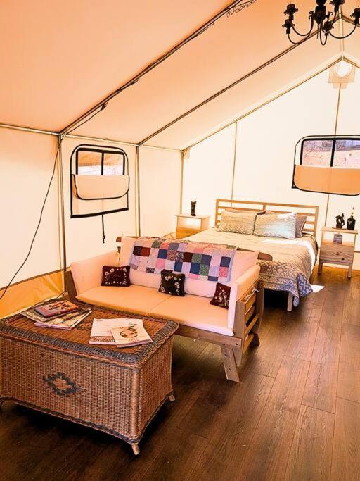 Silver Spur Homestead Luxury Glamping - The Cowboy Tombstone Ngoại thất bức ảnh