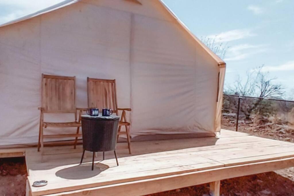 Silver Spur Homestead Luxury Glamping - The Cowboy Tombstone Ngoại thất bức ảnh